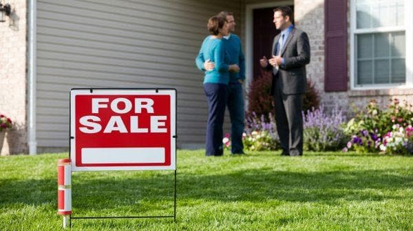 US home sellers are cutting prices and throwing in perks but buyers still aren’t rushing in