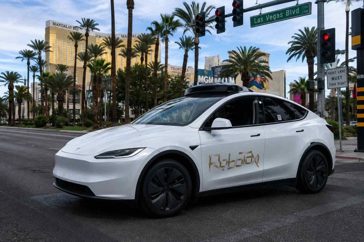 Tesla approved robotaxis in Las Vegas can’t go to the airport