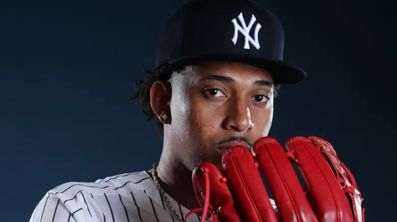 Yovanny Cruz arrives as Yankees promote 100-mph former Red Sox flamethrower amid growing bullpen pressure