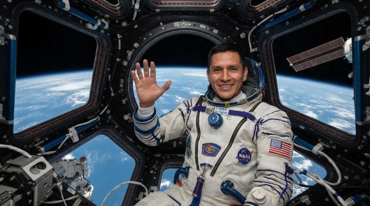 The Latino astronaut helping lead NASA’s return to the Moon
