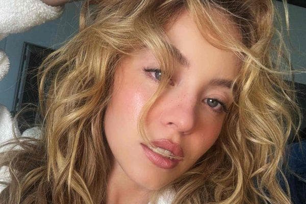 Sydney Sweeney channels Pamela Anderson in iconic Baywatch red swimsuit