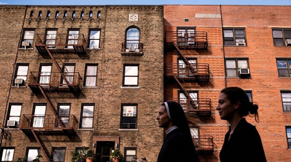 New York rent prices have young people finding unlikely roommates and $800 rooms