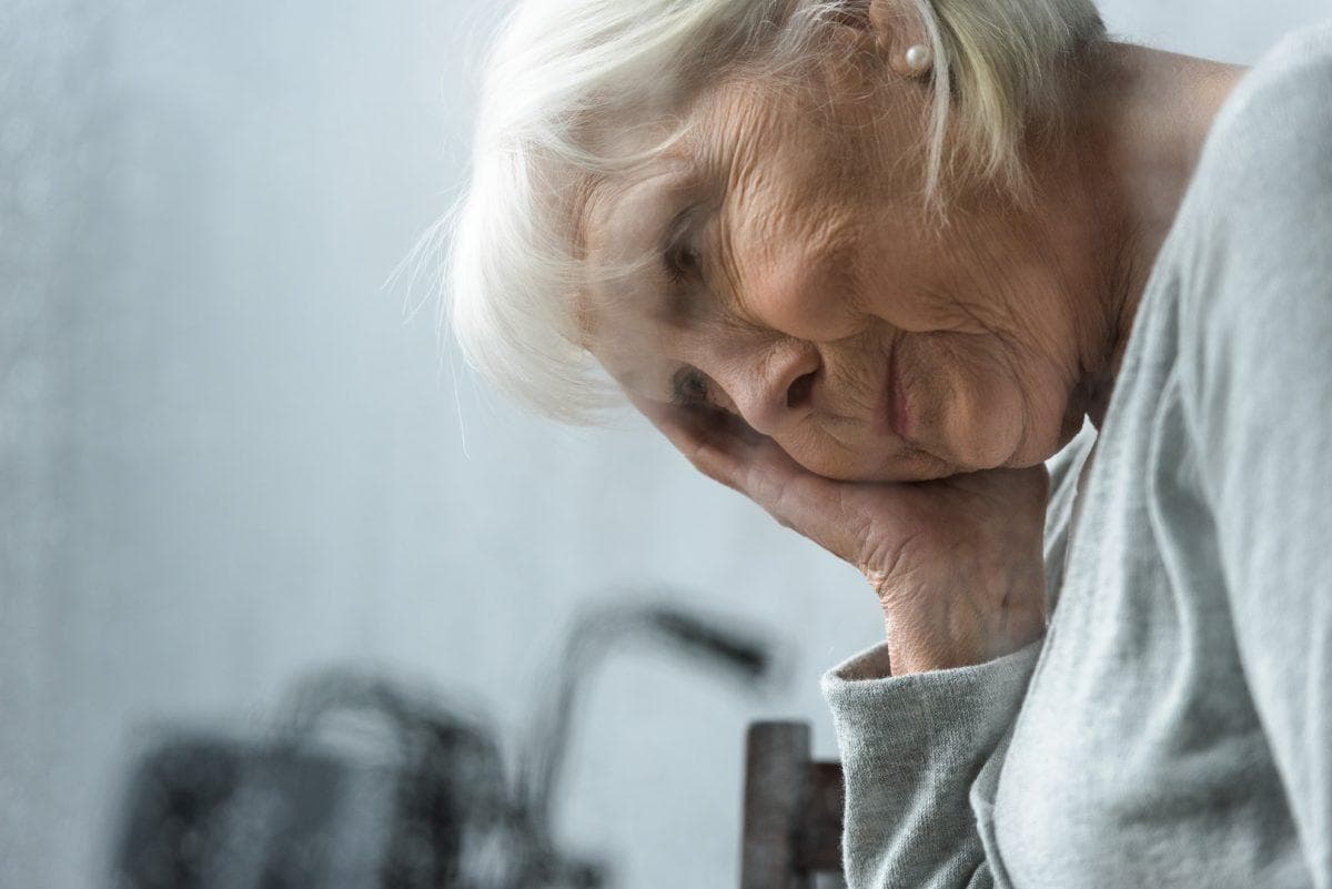 Dementia and six depressive symptoms in midlife that predict future risk