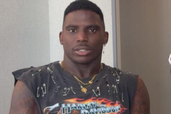 How much money could Tyreek Hill lose in 2026 if he remains an NFL free agent?