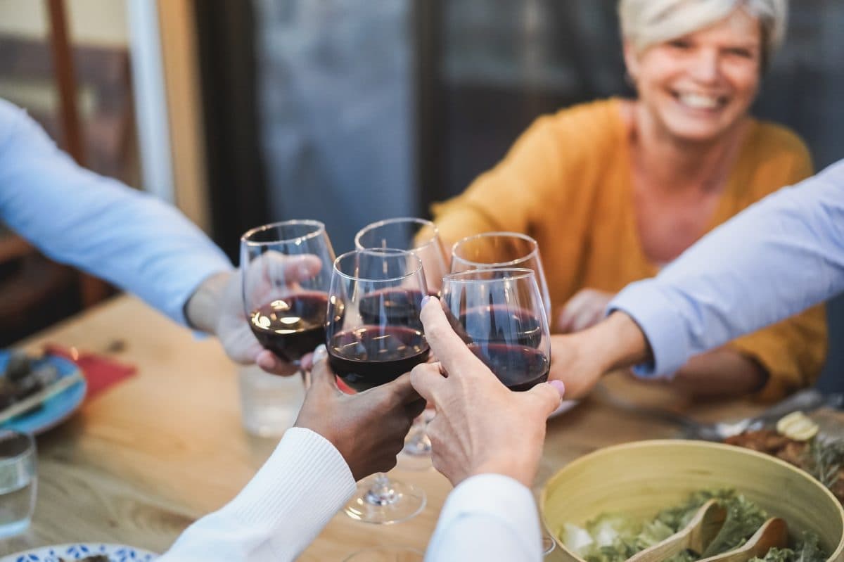 Toasting in Latin America and Spain: four curiosities you didn’t know