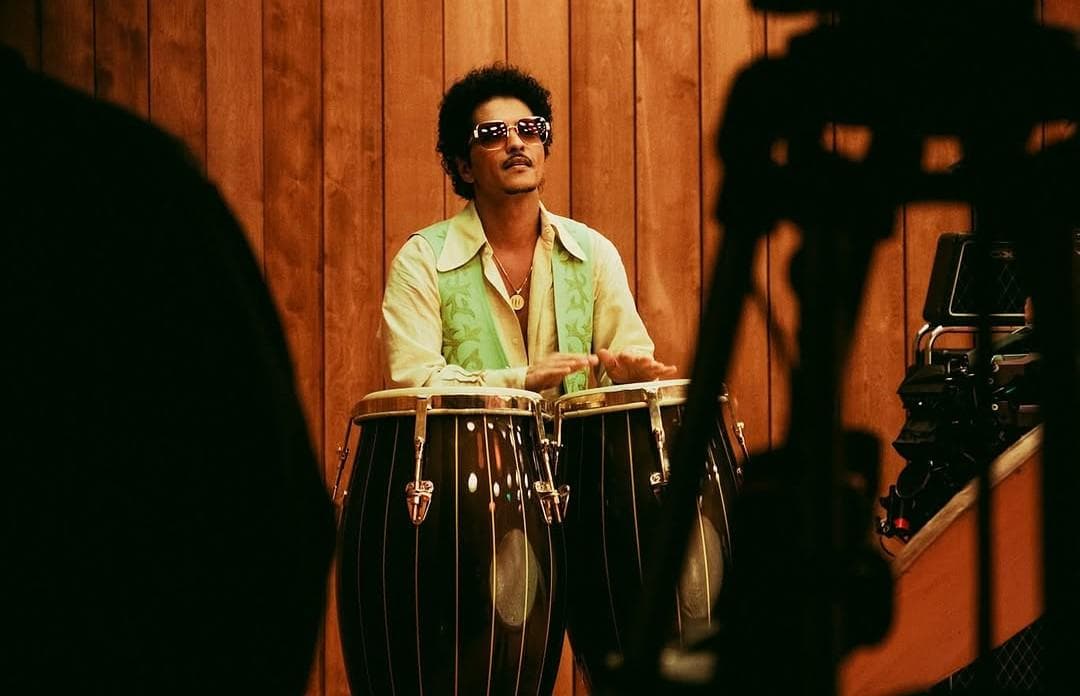 Oye cómo va ‘Something Serious’: Bruno Mars’ brilliant tribute to a Latin music giant